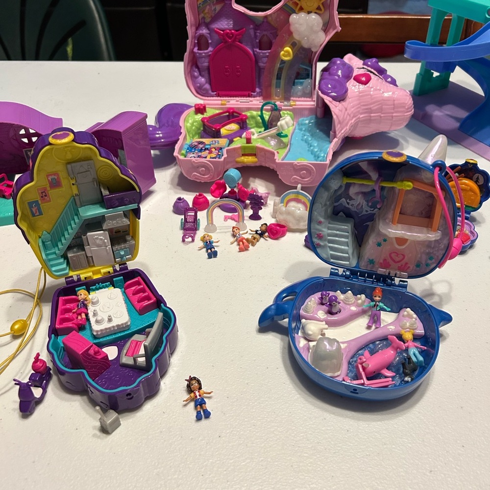 Polly Pocket Lot with over 9 Playsets!